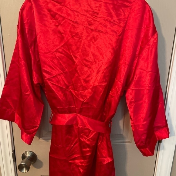 Dreamgirl red satin finish shorty belted robe.​ - Picture 4 of 6